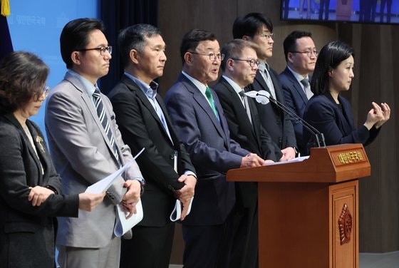 '더 내고 더 받는 안' 선택에 연금연구회 "설문 표현 왜곡, 핵심 내용 빠져" (2024.04.24)