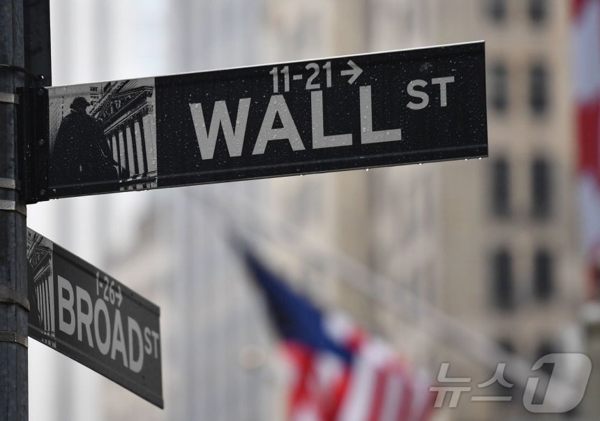 U.S. Treasury Yields Reach the 4.5% "Pain Point" — Semiconductor Sector Faces Direct Hit if AI Investment Contracts (May 18, 2026)