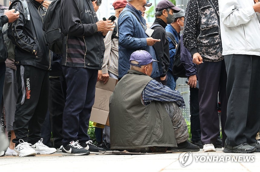OECD 평균 절반만 내는 한국…연금도 적게 받아 노후빈곤 심각 (2026.07.10.)