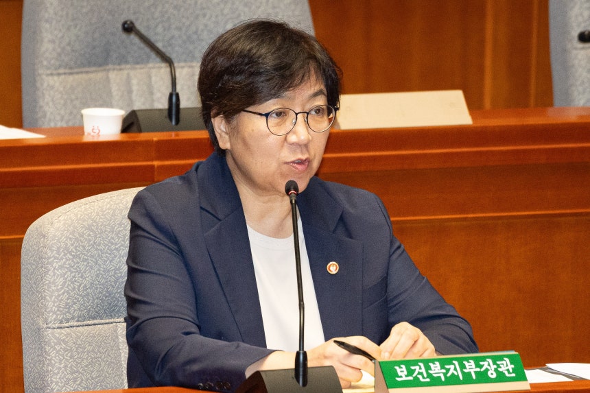 (기사 논평) 기초연금 개편안 발표 1시간전 취소, 지지율 하락 의식? (2026.08.28.)